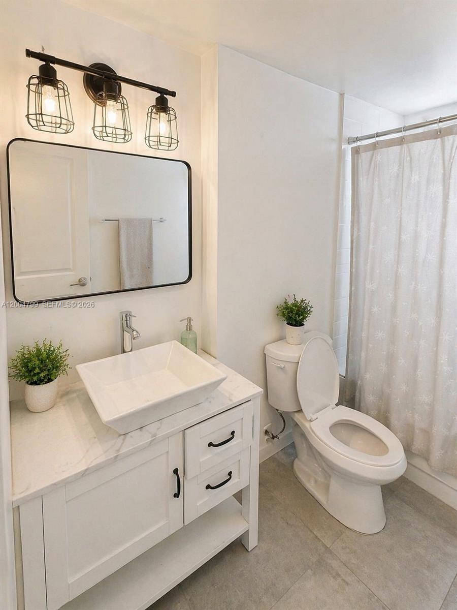 BAYSHORE YACHT & TENNIS C - Residential