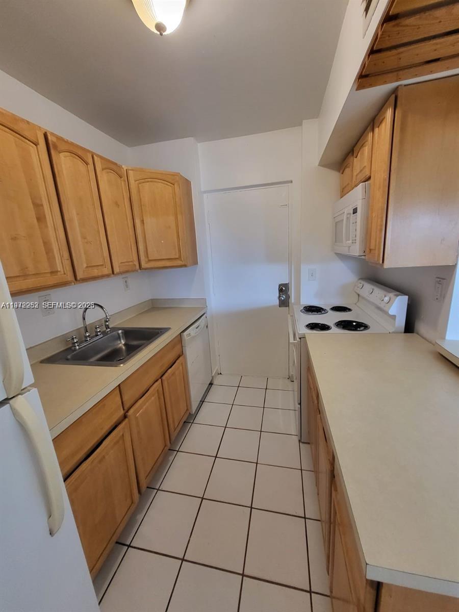 NEWPORT CONDO - Residential