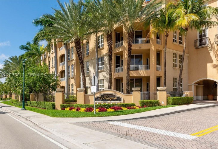 ALAQUA CONDO - Residential