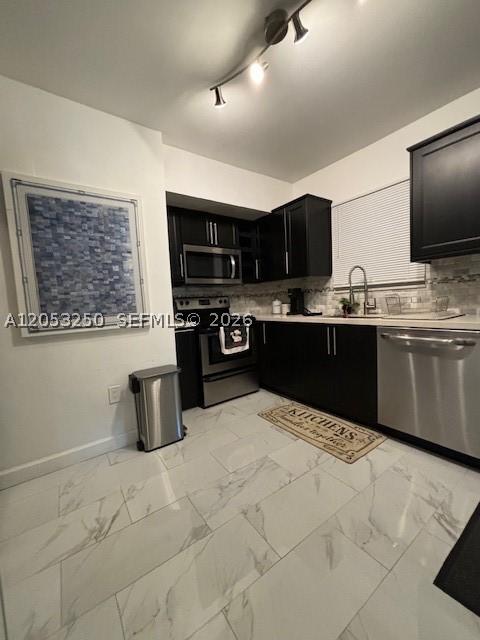 ROYAL PALM GARDENS - Residential Lease