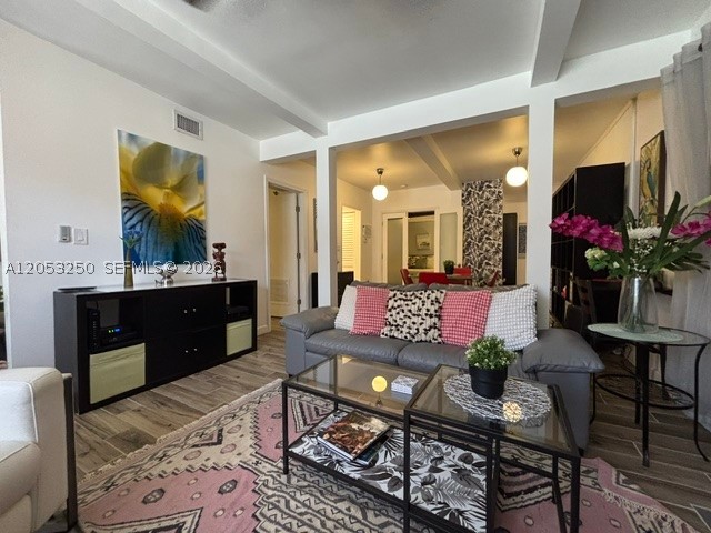 Your home away from home. Fully equipped and ready for move in today, central to all Miami has to offer. All utilities included. Laundry in unit. Home has it all for a comfortable stay of 1 week minimum to 6 months maximum stay. Rapid approval, for monthly stays deposit of $1500 for weekly stays deposit of $500.00. Nearby by areas within 15 minutes or less are Miami Beach, Downtown Miami, Design district and Wynwood.