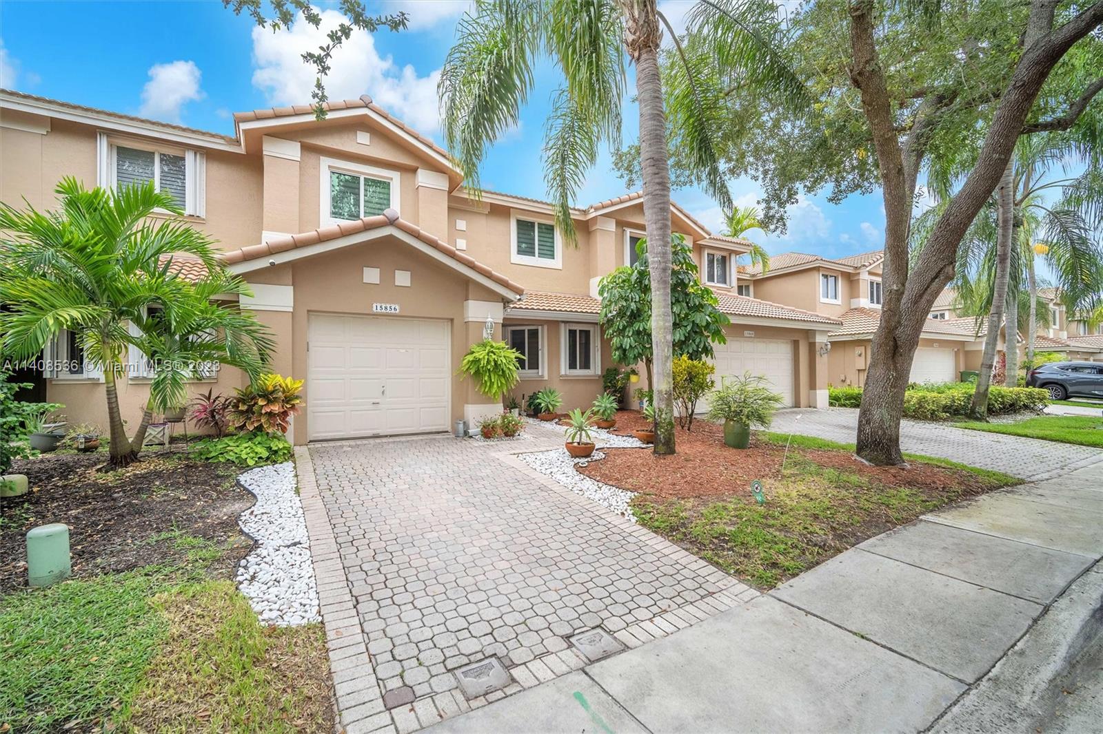 Grand Palms Courtyards - Residential