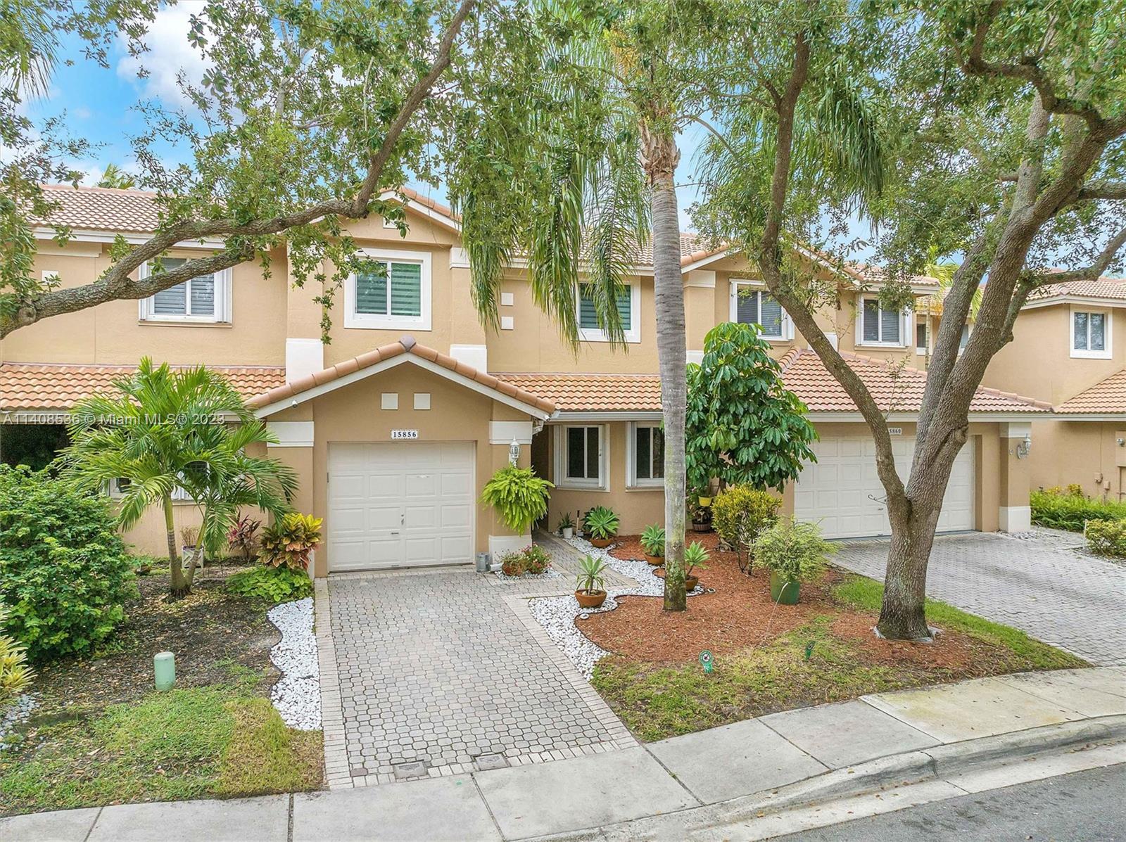 Grand Palms Courtyards - Residential