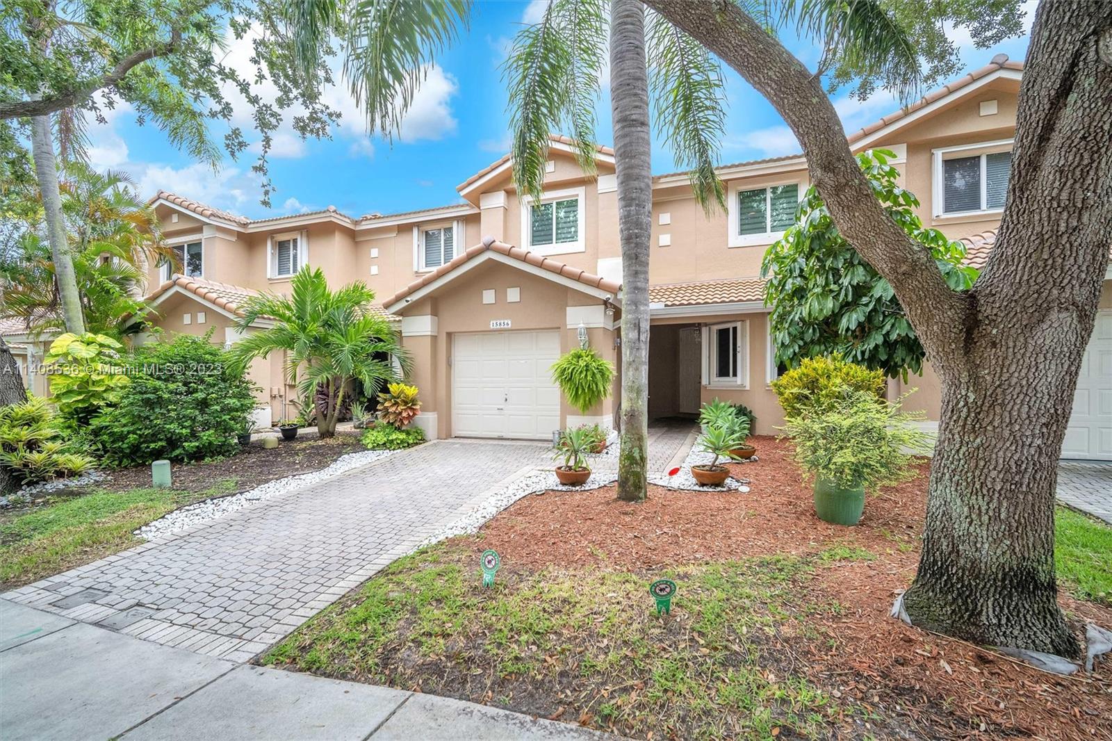 Grand Palms Courtyards - Residential