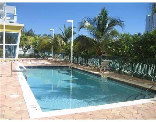 EASTSIDE AT AVENTURA COND - Residential