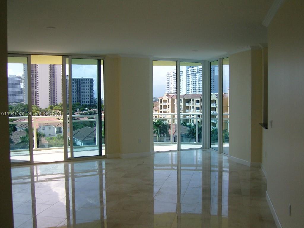 EASTSIDE AT AVENTURA COND - Residential
