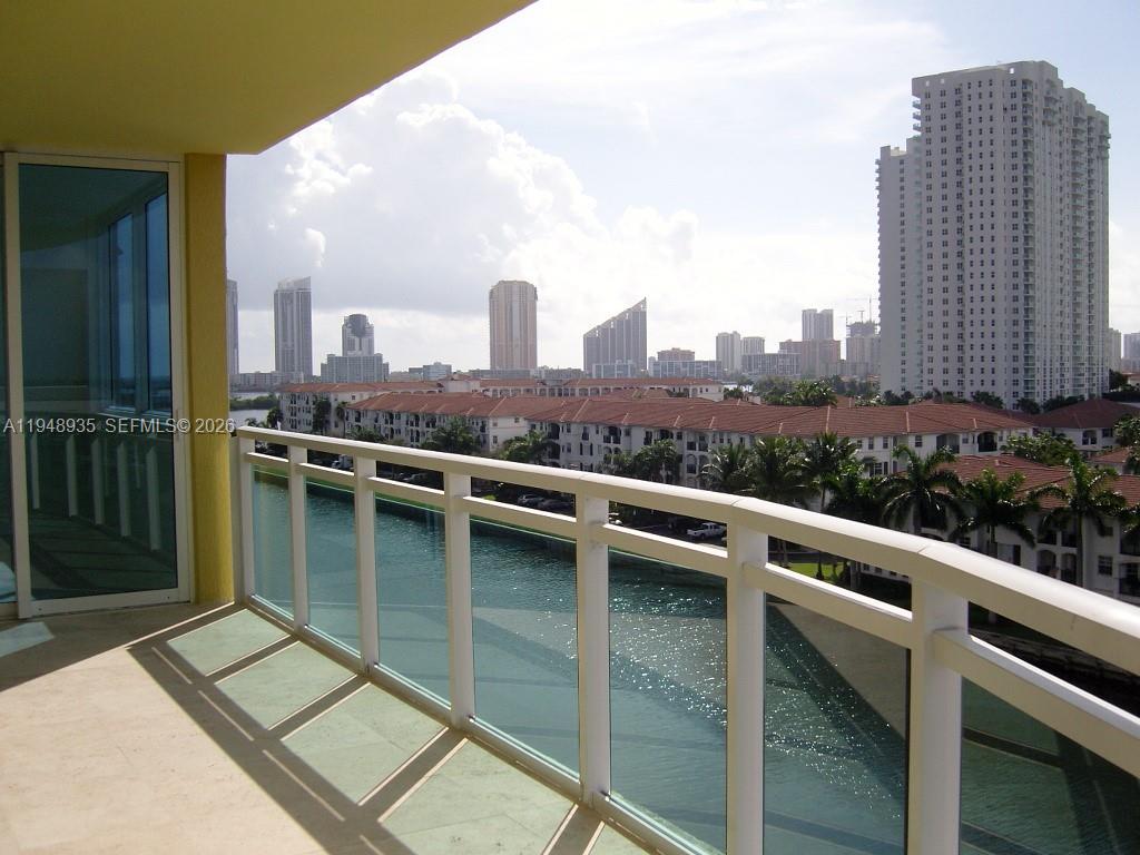 EASTSIDE AT AVENTURA COND - Residential