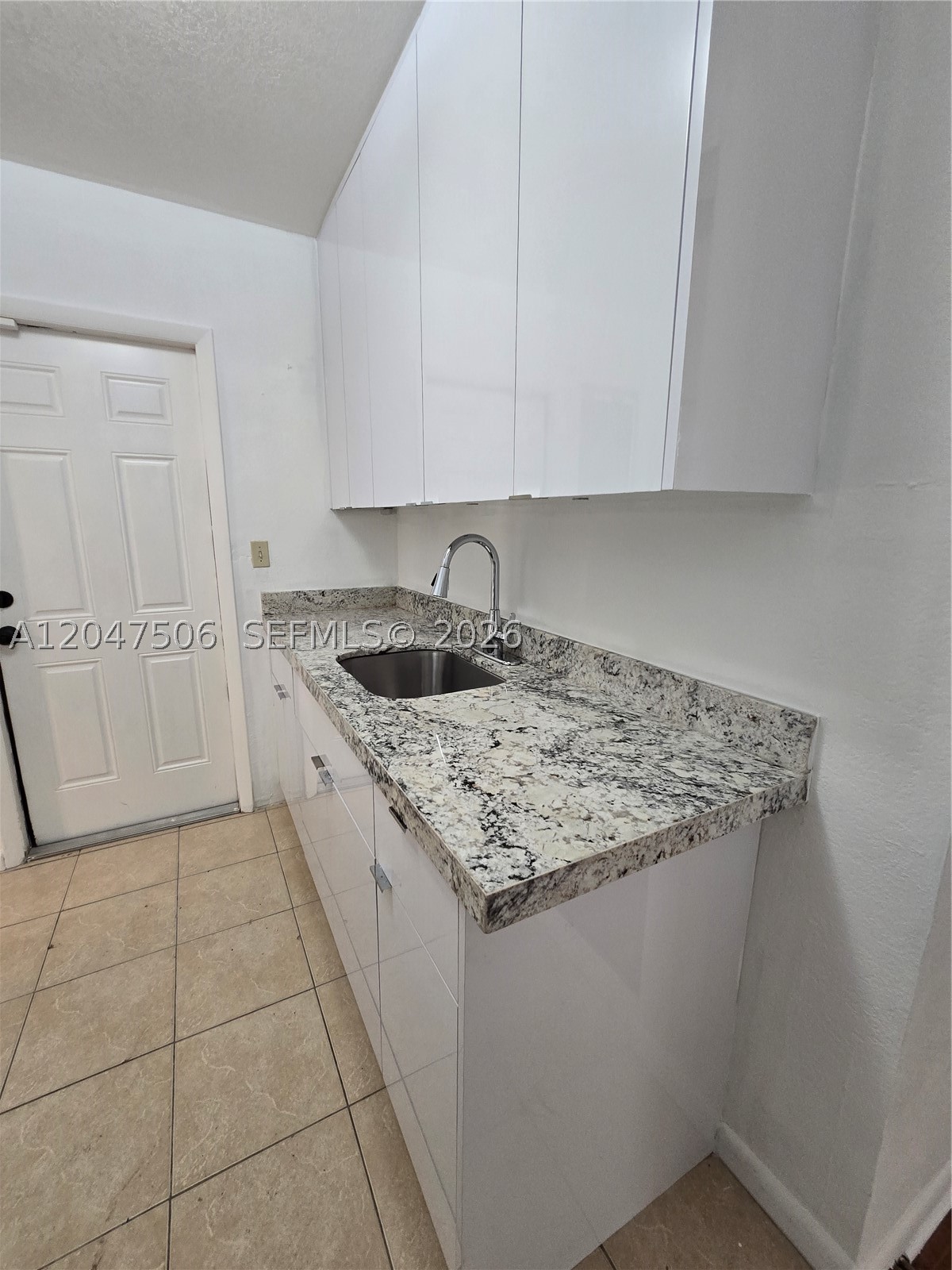 BISCAYNE GDNS SEC F PT 3 - Residential Lease