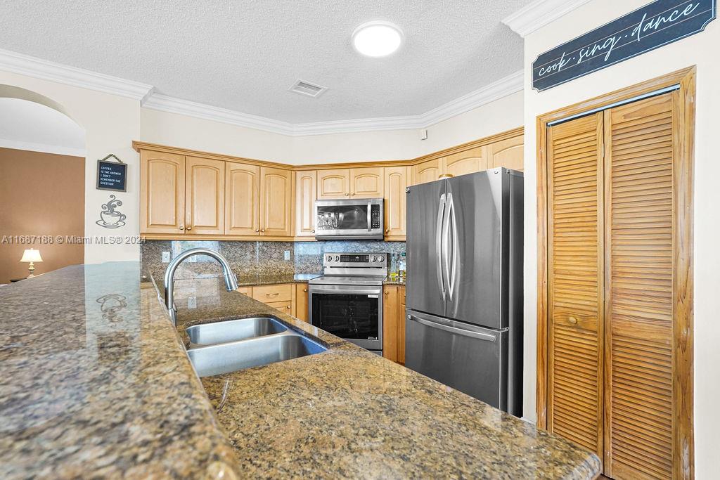 TWIN ACRES - Residential Lease