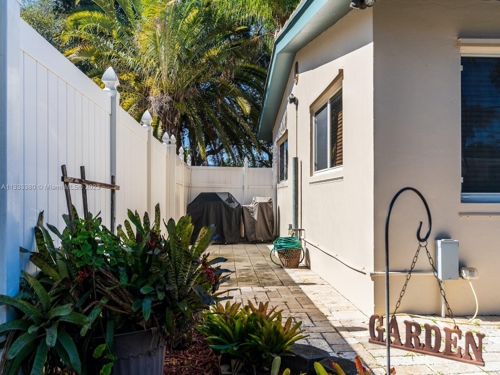 LAWN ACRES - Residential