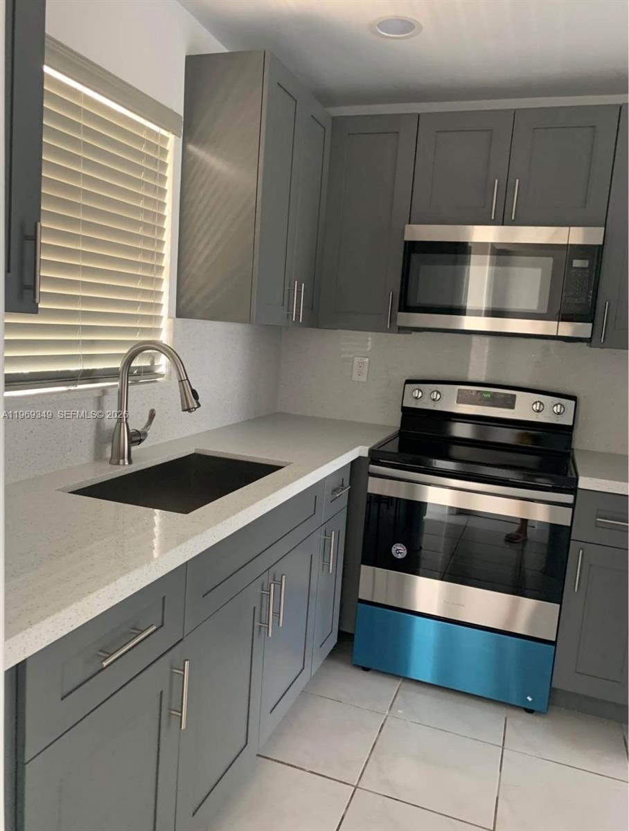 DADELAND PARK CONDO - Residential