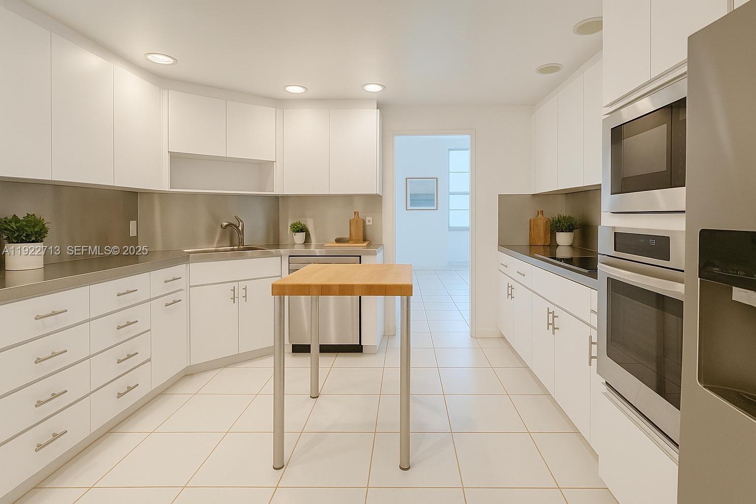 IMPERIAL HOUSE CONDO - Residential