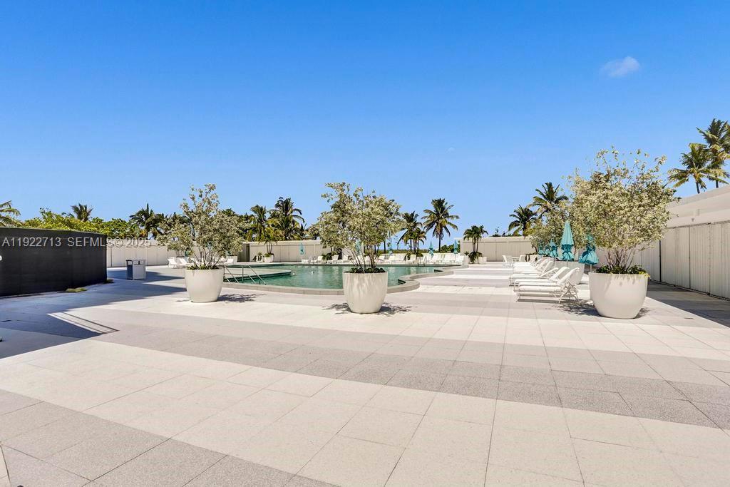 IMPERIAL HOUSE CONDO - Residential