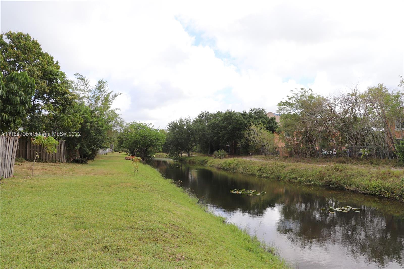 APPLE CREEK - Residential