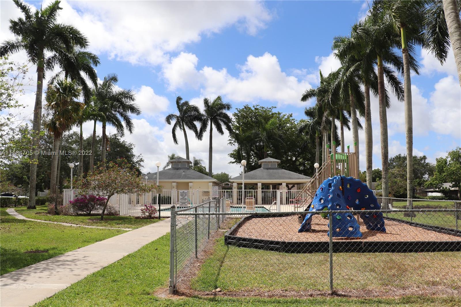 APPLE CREEK - Residential