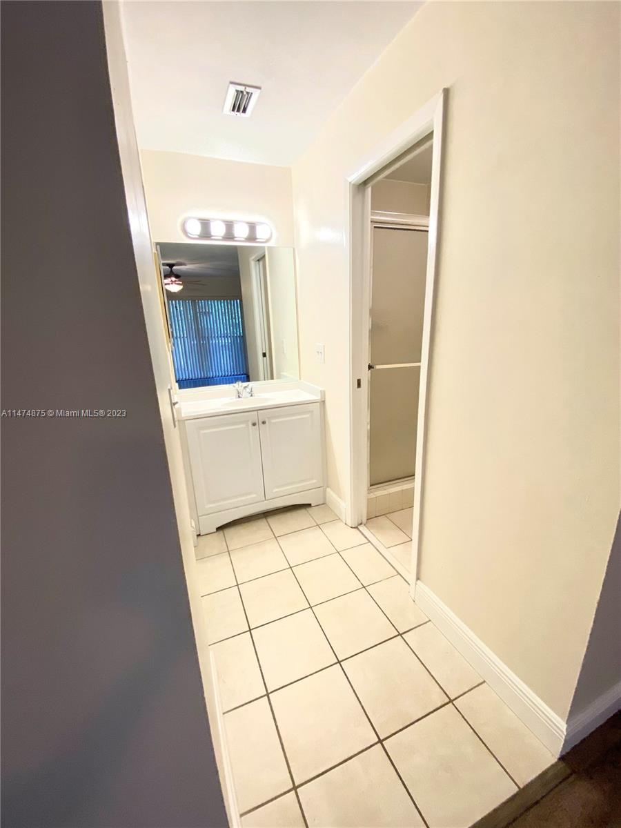 KINGSPORT ESTATES CONDO - Residential Lease