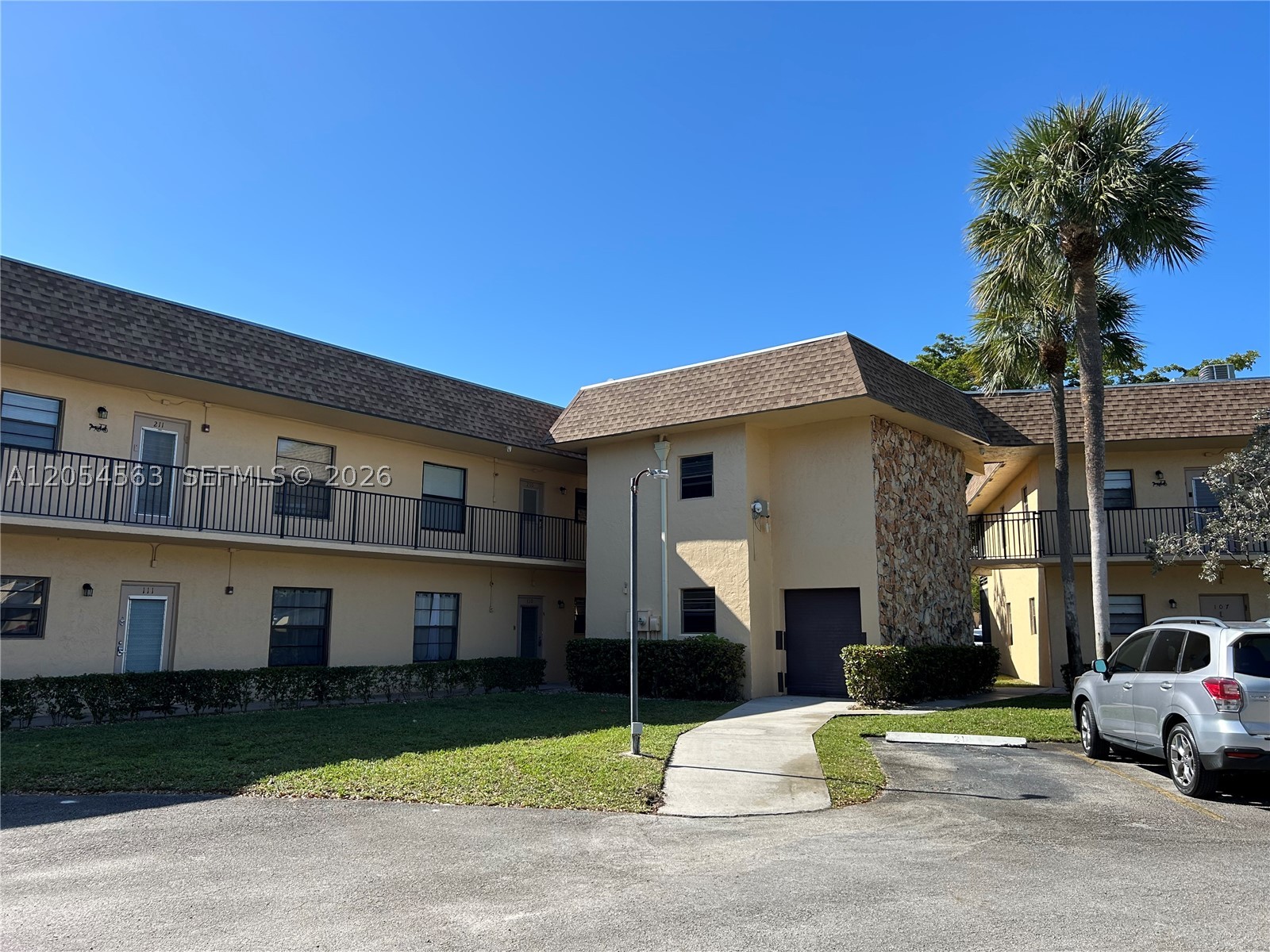 VILLAS AT CARRIAGE HILLS - Residential Lease