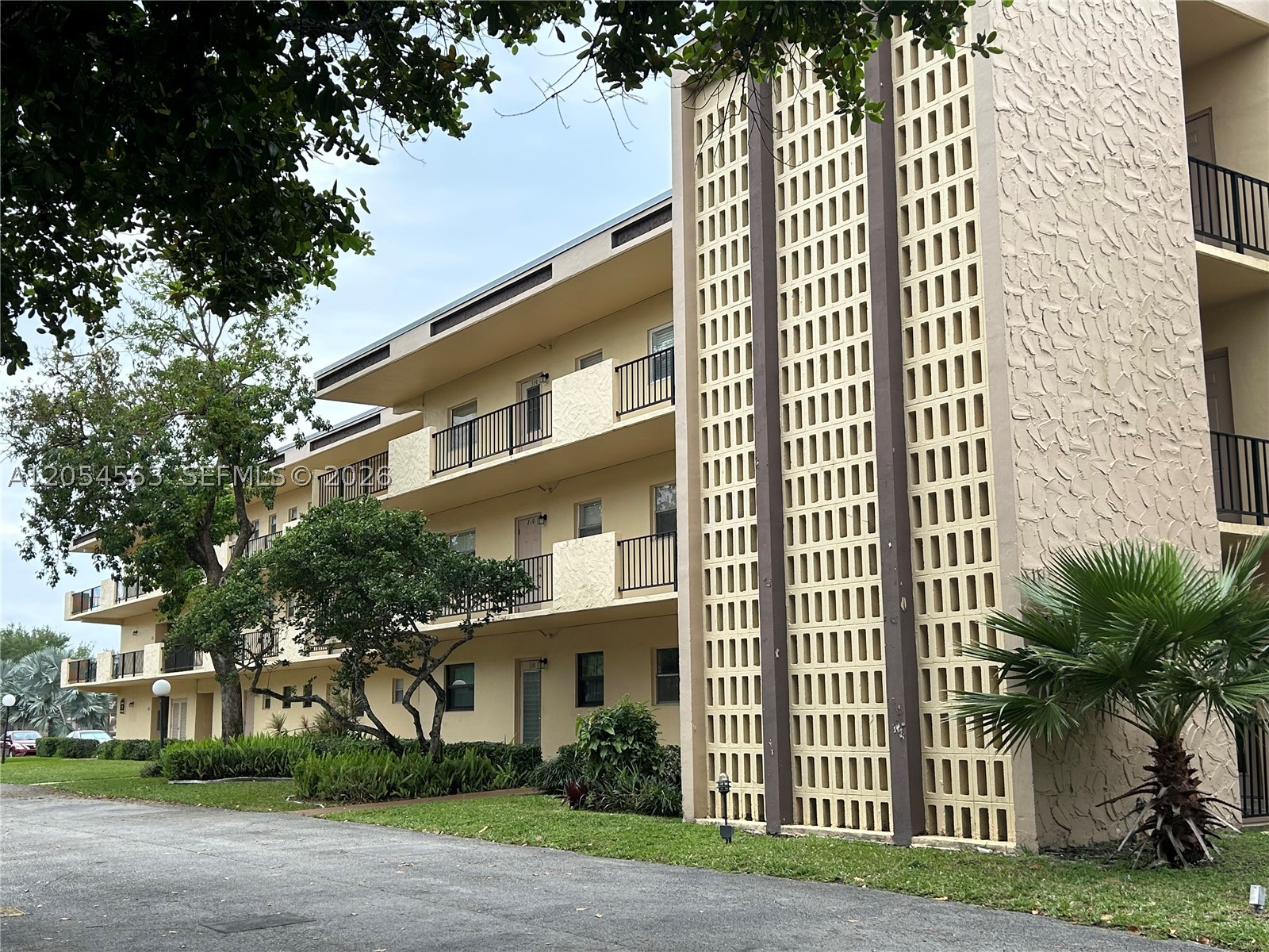 VILLAS AT CARRIAGE HILLS - Residential Lease