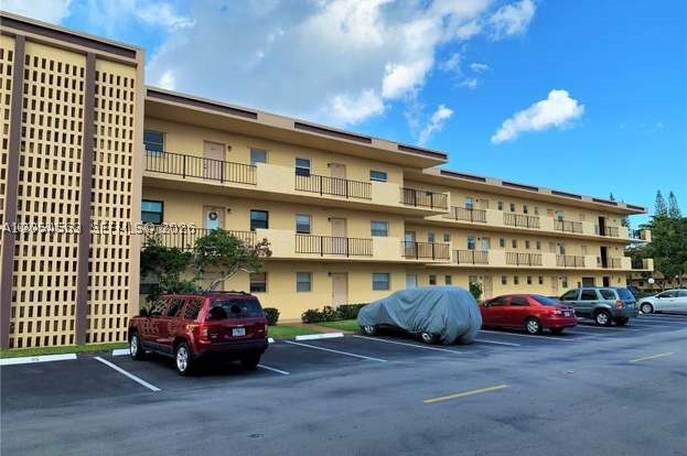 VILLAS AT CARRIAGE HILLS - Residential Lease