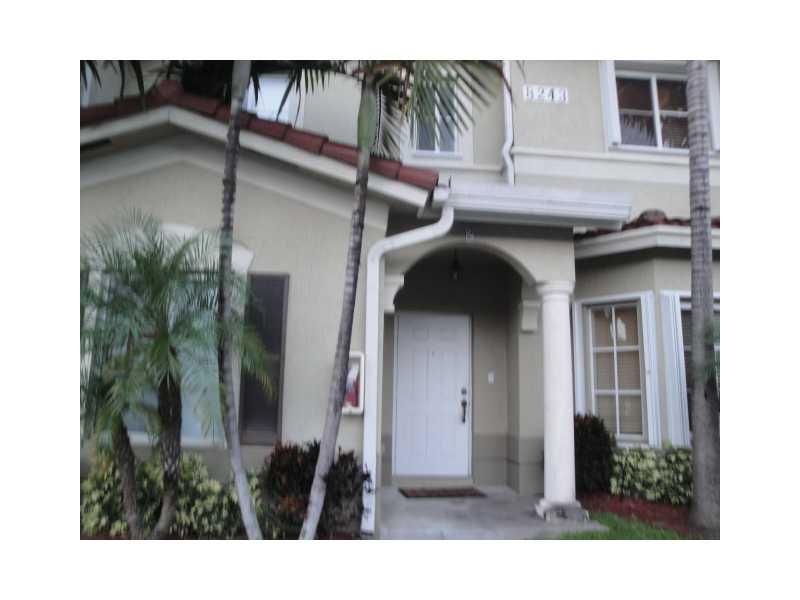 GREAT TOWNHOME IN EXCELLENT CONDITION 3BEDS, 3 BATH. PORCELAINE TILE THROGH-OUT FRESHLY PAINTED CALL TODAY FOR SHOWING INST.