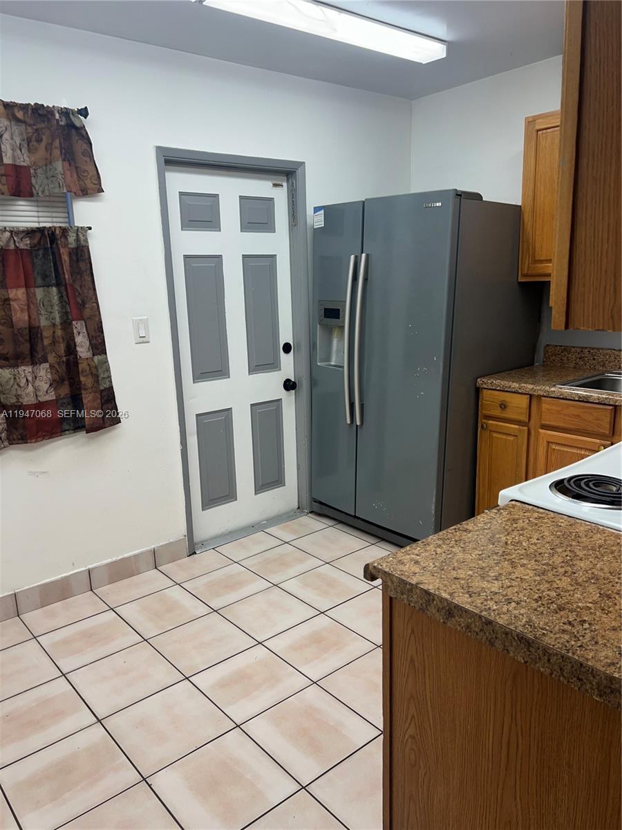 Beautiful apartment 2 Bedrooms and 1 Bath in Coral Springs. The unit was just painted. New refrigerator and electric range. Come to see it and make it your home. Very good area near all commercial plazas. The unit is rented $1600 per month. INVESTORS DREAM!!!