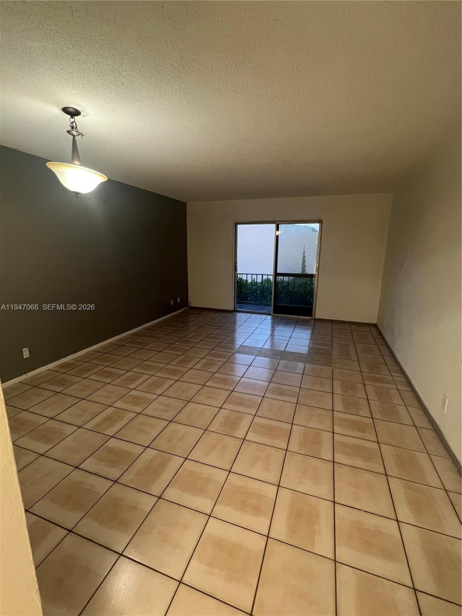 HAMPSHIRE VILLAS CONDO - Residential