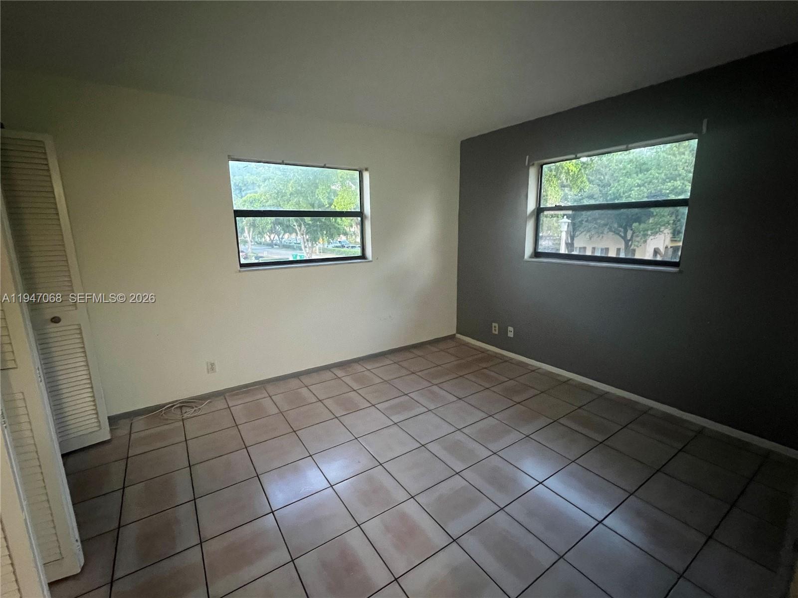 HAMPSHIRE VILLAS CONDO - Residential