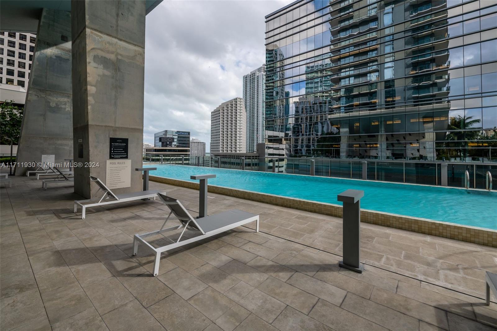 REACH CONDO - Residential