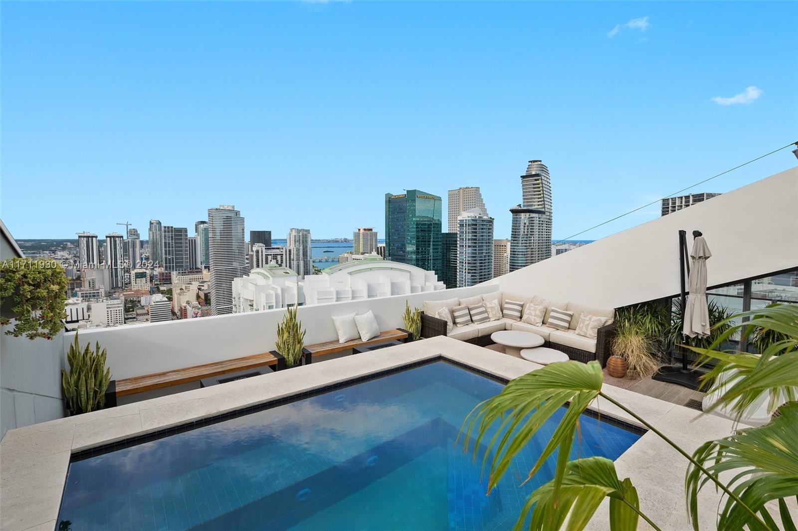 REACH CONDO - Residential