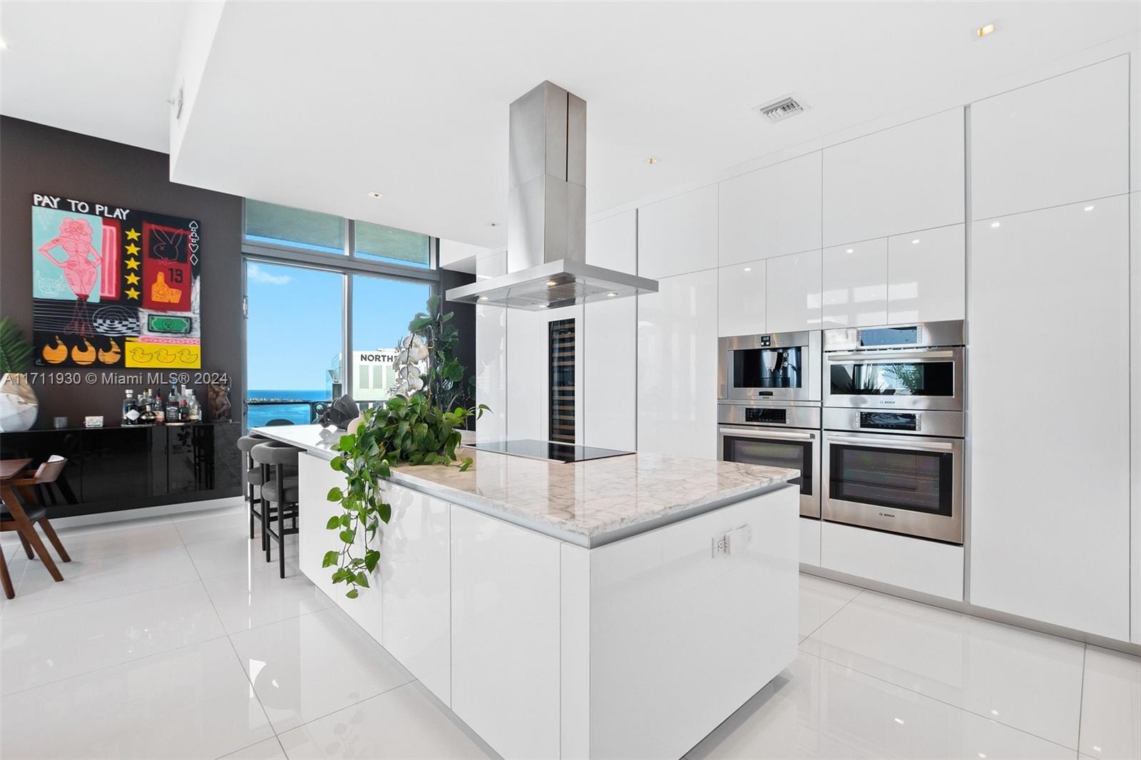 REACH CONDO - Residential