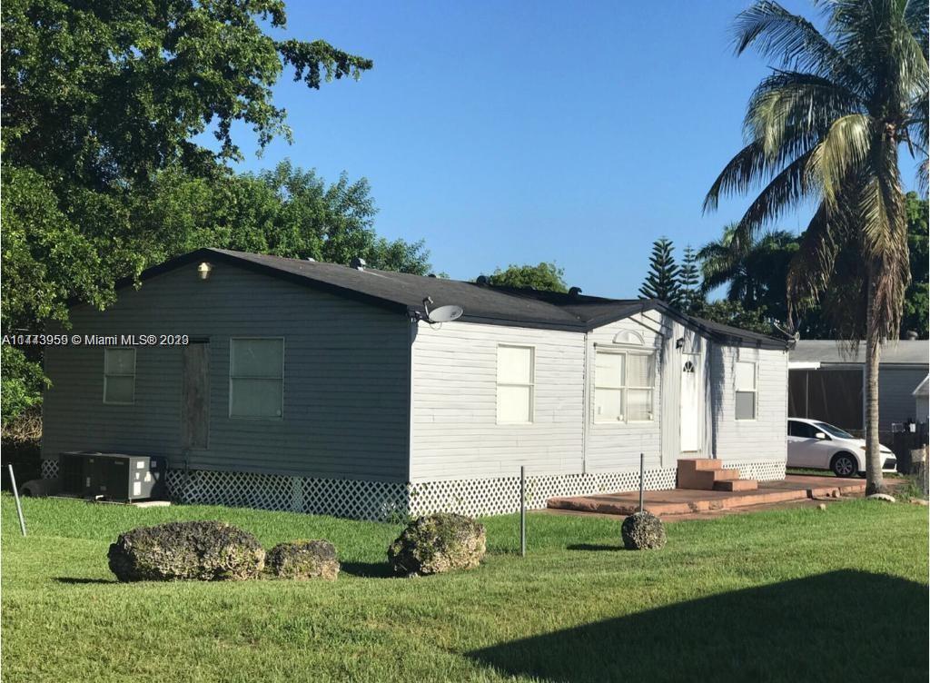 WONDERFUL MOBIL HOME IN AMERICANA VILLAGE. 3 BED 2 BATH WITH AMENITIES OF COMMUNITY POOL, GATED AND QUIET NEIGHBORHOOD JUST MINUTES AWAY FROM THE FLORIDA KEYS, SHOPPING, MAJOR HIGHWAYS. PLENTY OF ROOM FOR FAMILY AND FRIENDS. AVAILABLE ON SEPTEMBER 18, 2023