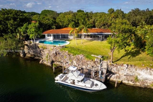 Private dock available for rent in beautiful Coral Gables, ideal for a boat around 50 ft. Easy access to the bay in a safe, quiet residential area. Water is available, and electricity hookup can be arranged at the renter’s expense.

Perfect for someone looking for a convenient and secure short- or long-term slip. There is also a house on the property that may be rented separately in combination with the dock, if desired.