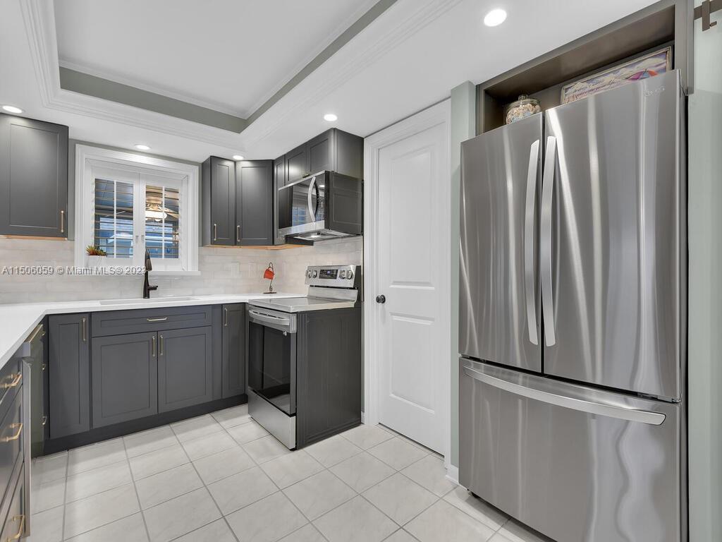 HIDDEN HARBOUR ONE CONDO - Residential