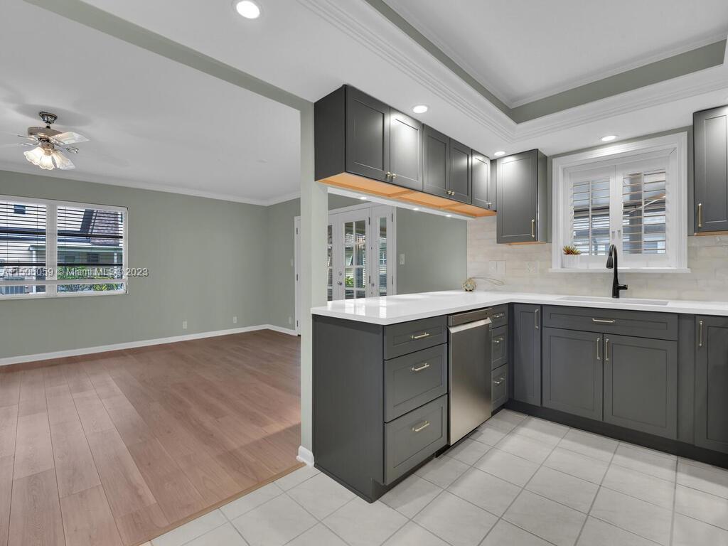 HIDDEN HARBOUR ONE CONDO - Residential