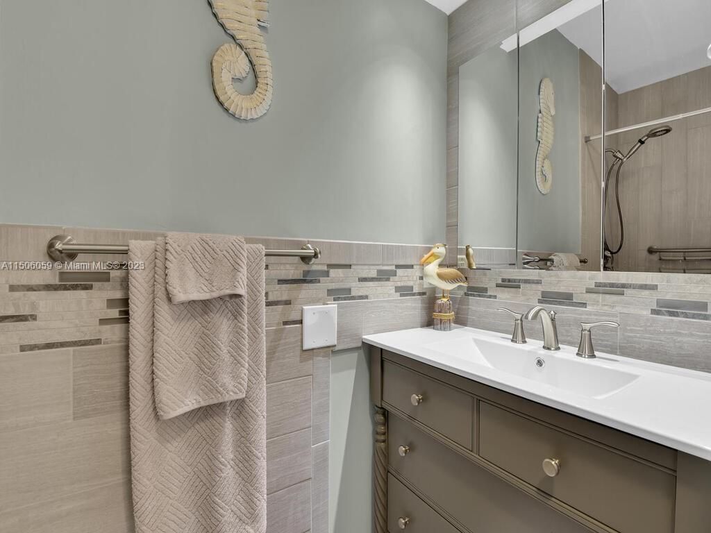HIDDEN HARBOUR ONE CONDO - Residential