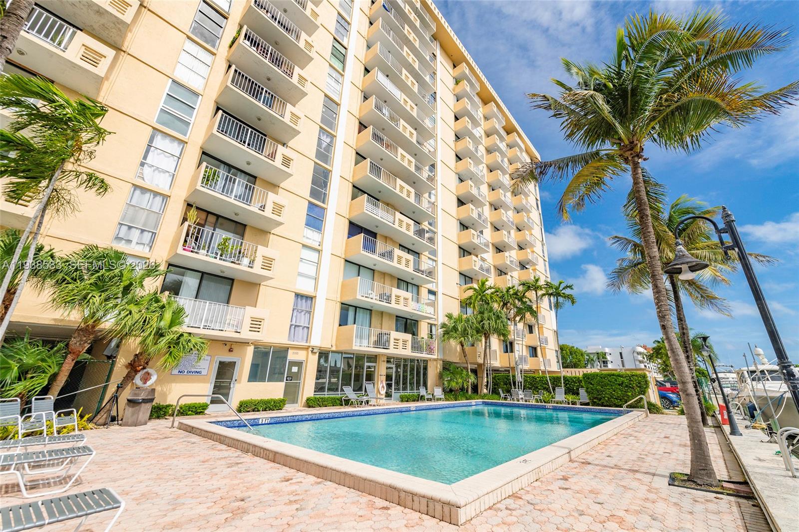 VECINO DEL MAR CONDO - Residential