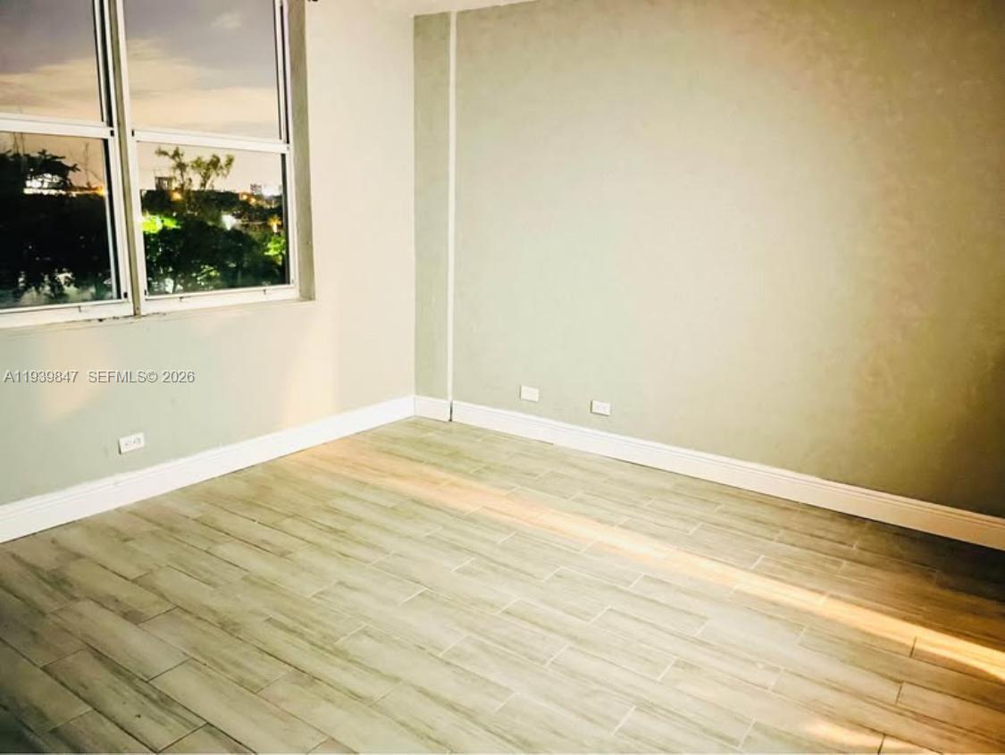 EASTERN SHORES WHITE HOUS - Residential