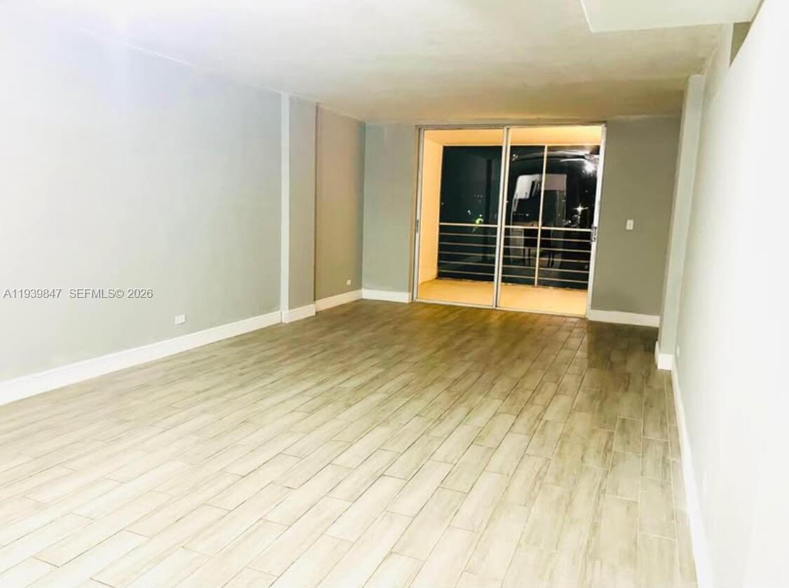EASTERN SHORES WHITE HOUS - Residential