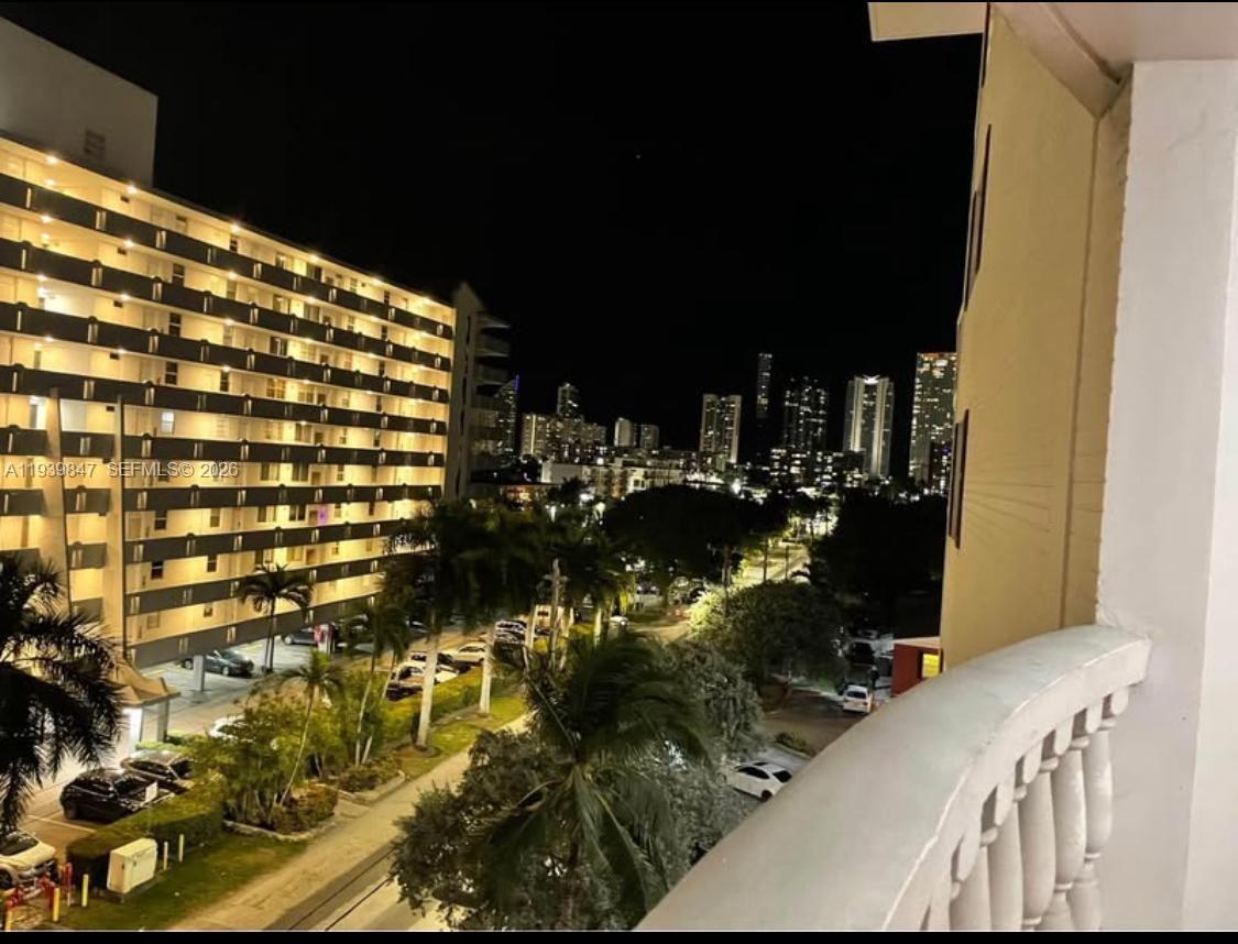 EASTERN SHORES WHITE HOUS - Residential