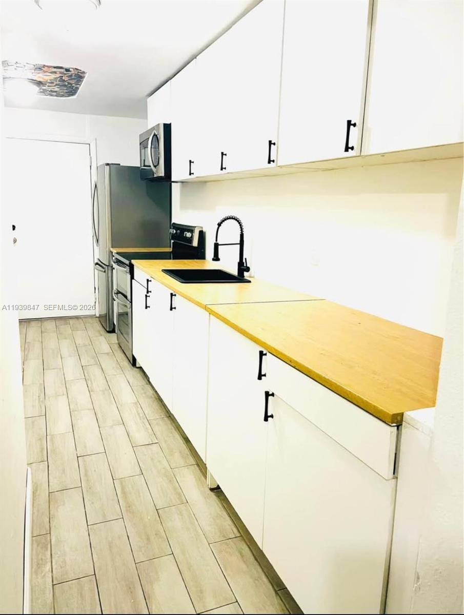EASTERN SHORES WHITE HOUS - Residential