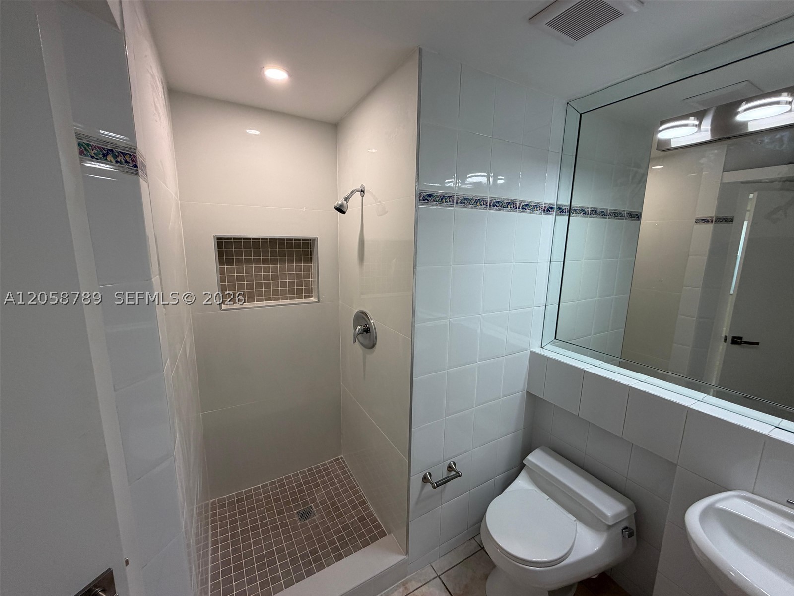 CONTINUUM CONDO PH II - Residential