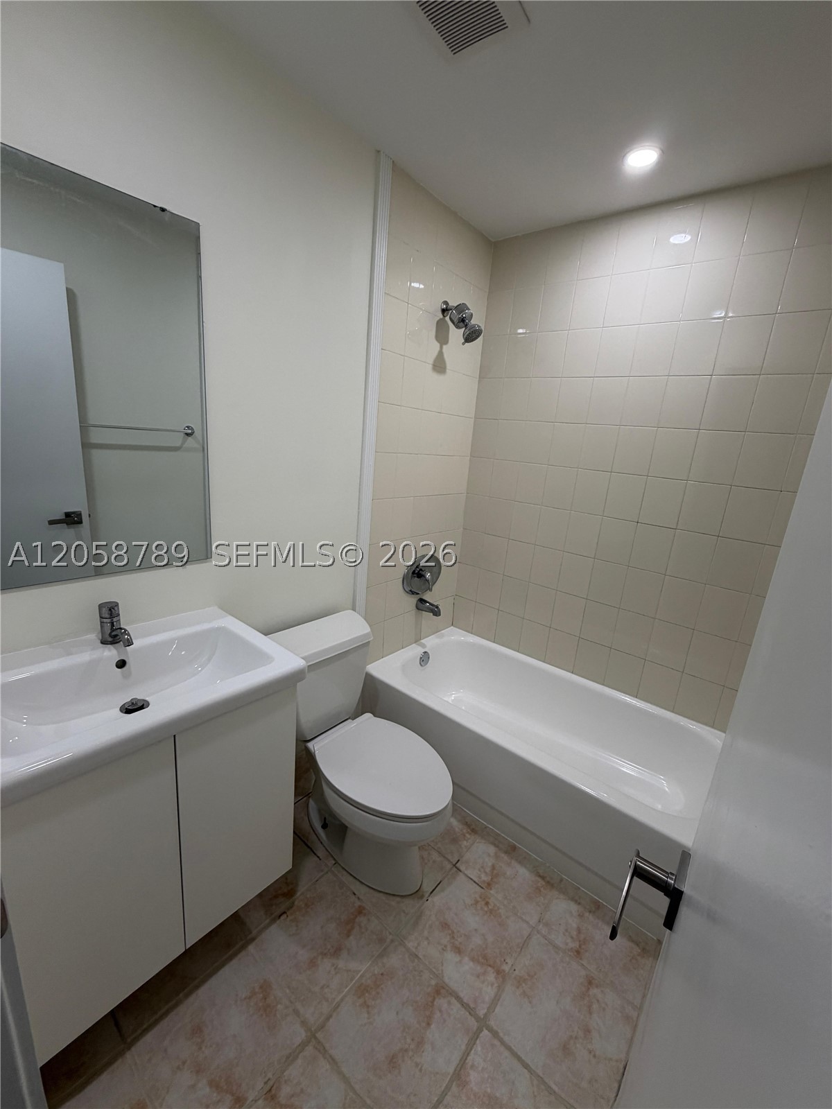 CONTINUUM CONDO PH II - Residential