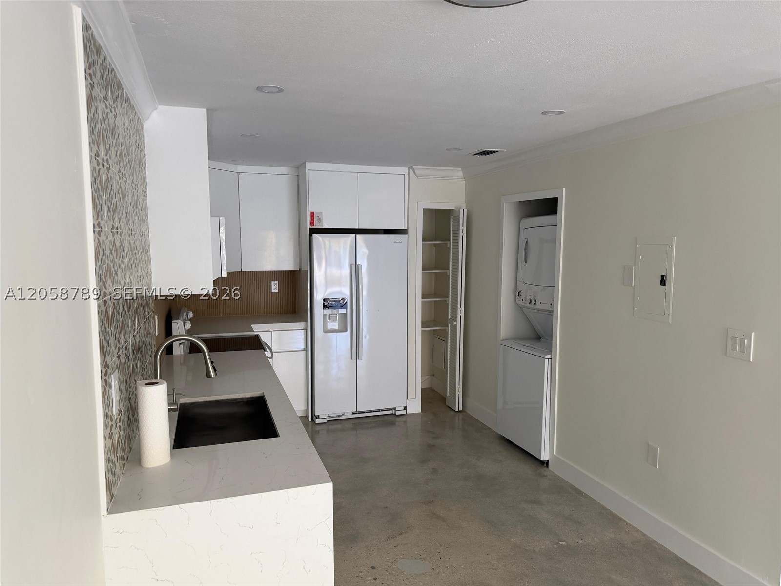 CONTINUUM CONDO PH II - Residential