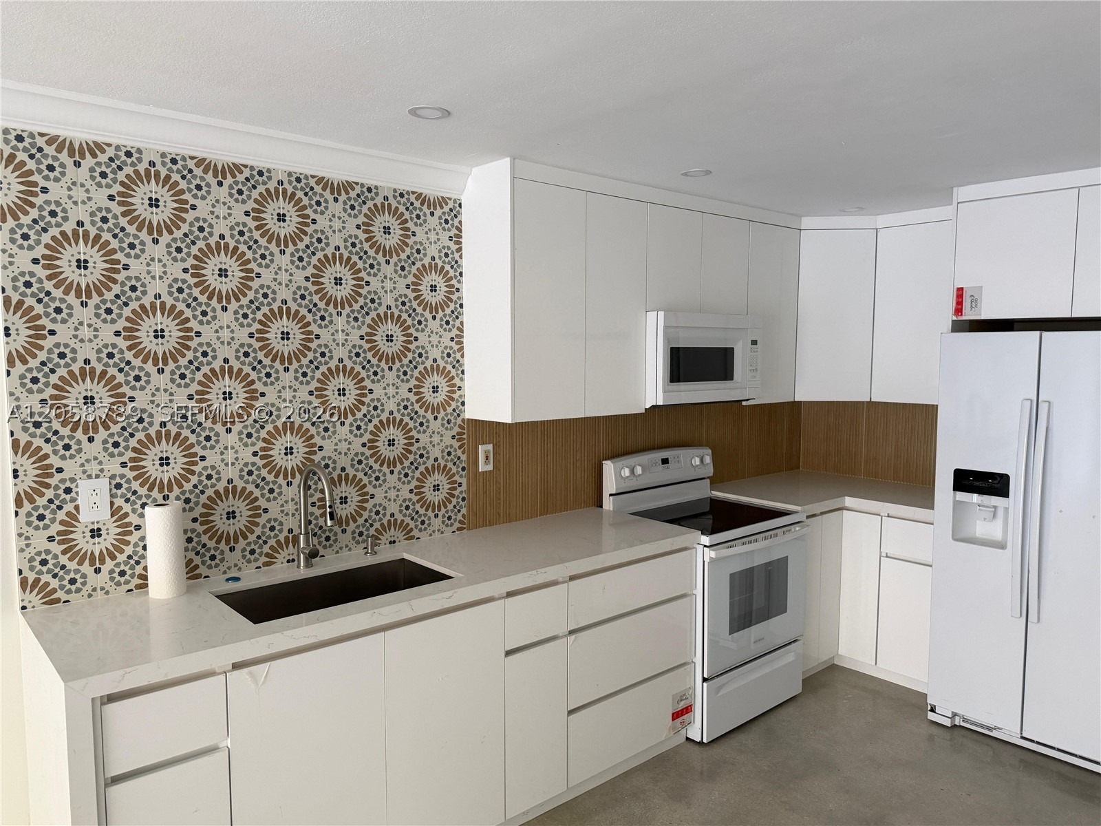 CONTINUUM CONDO PH II - Residential