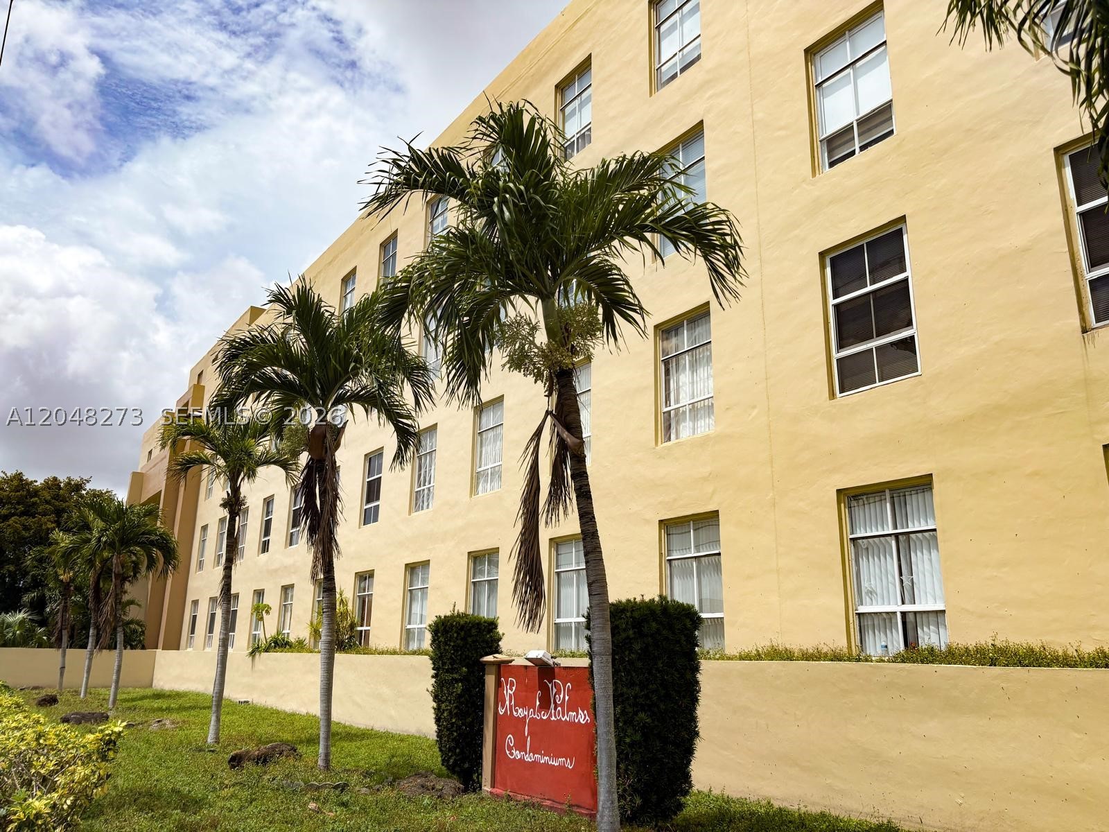 ROYAL PALMS CONDO - Residential