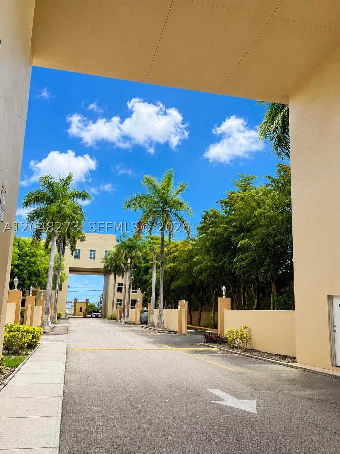 ROYAL PALMS CONDO - Residential