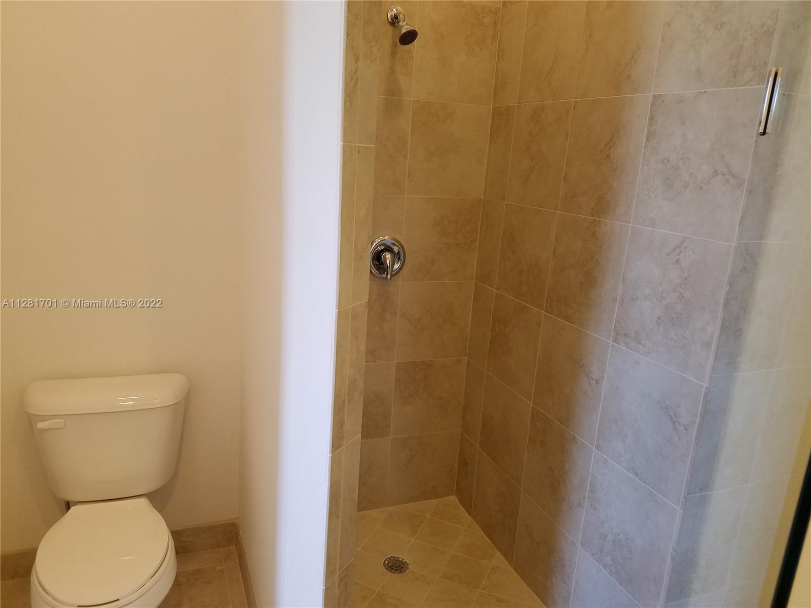 CALABRIA II - Residential Lease