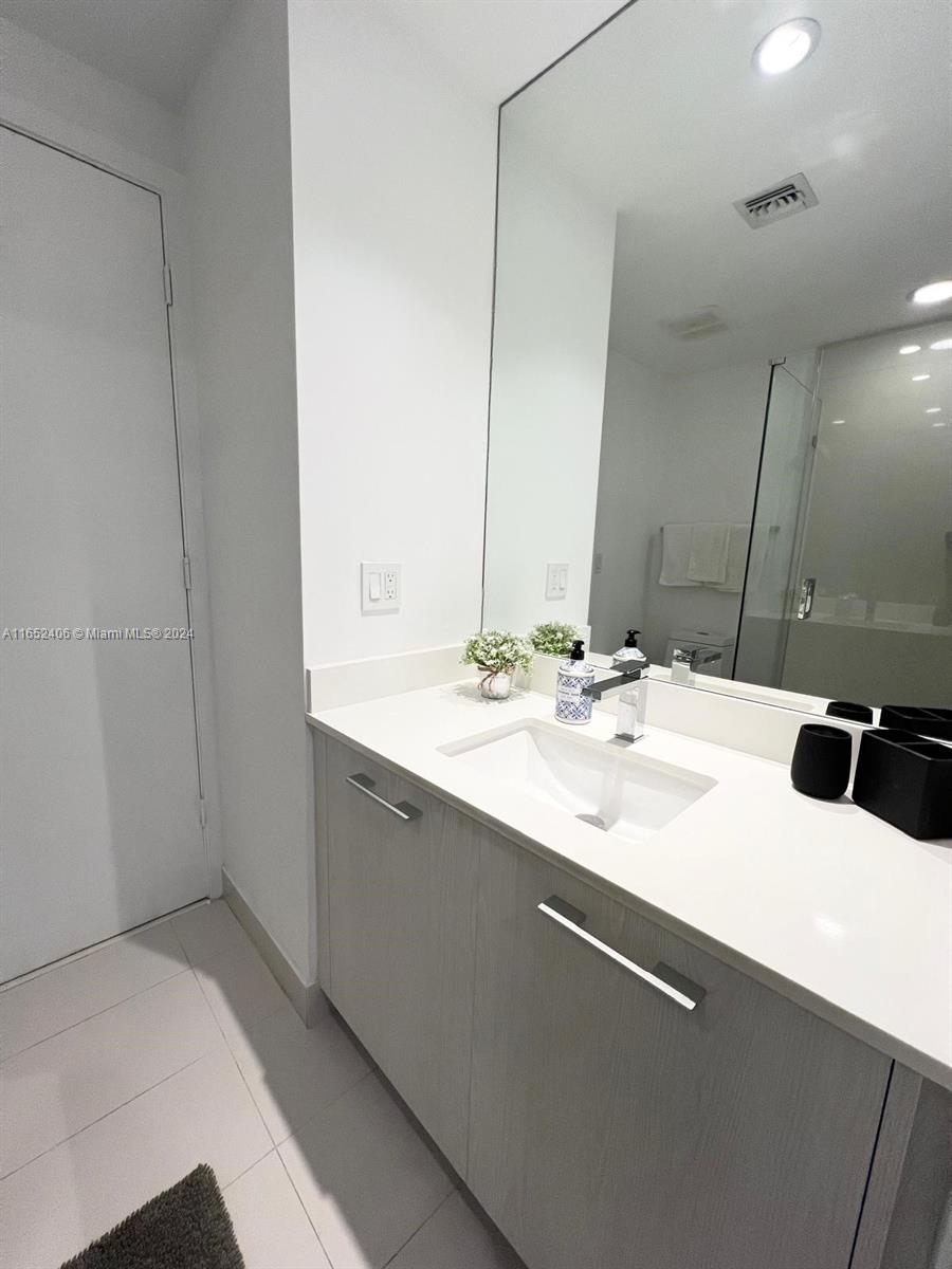 BRICKELL HEIGHTS WEST CON - Residential Lease