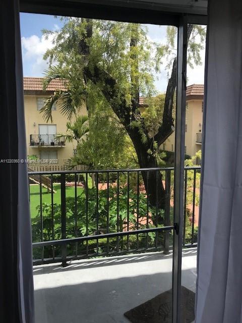 COURTYARDS AT KENDALL CON - Residential Lease
