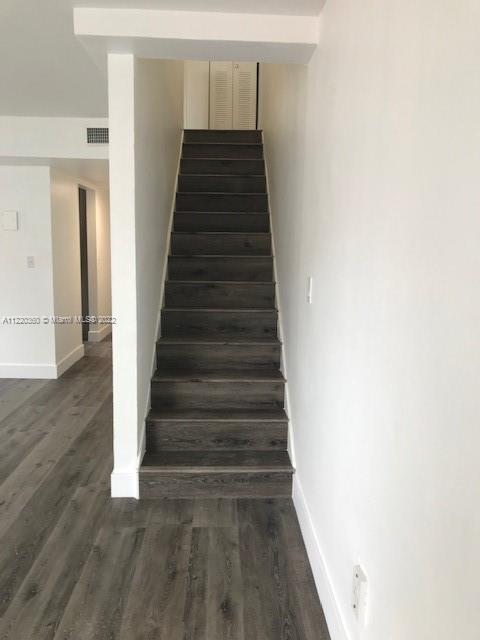 COURTYARDS AT KENDALL CON - Residential Lease